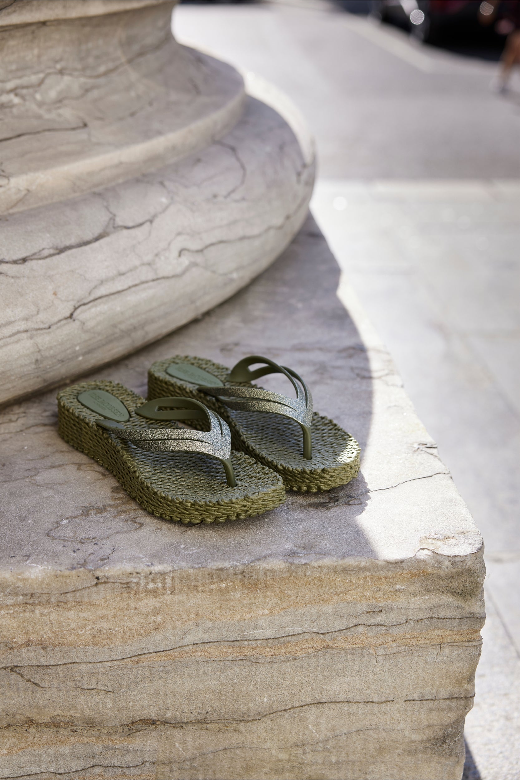 Slippers met lichte plateauzool CHEERFUL13 - 410 Army | Army | Flip Flop | Ilse Jacobsen